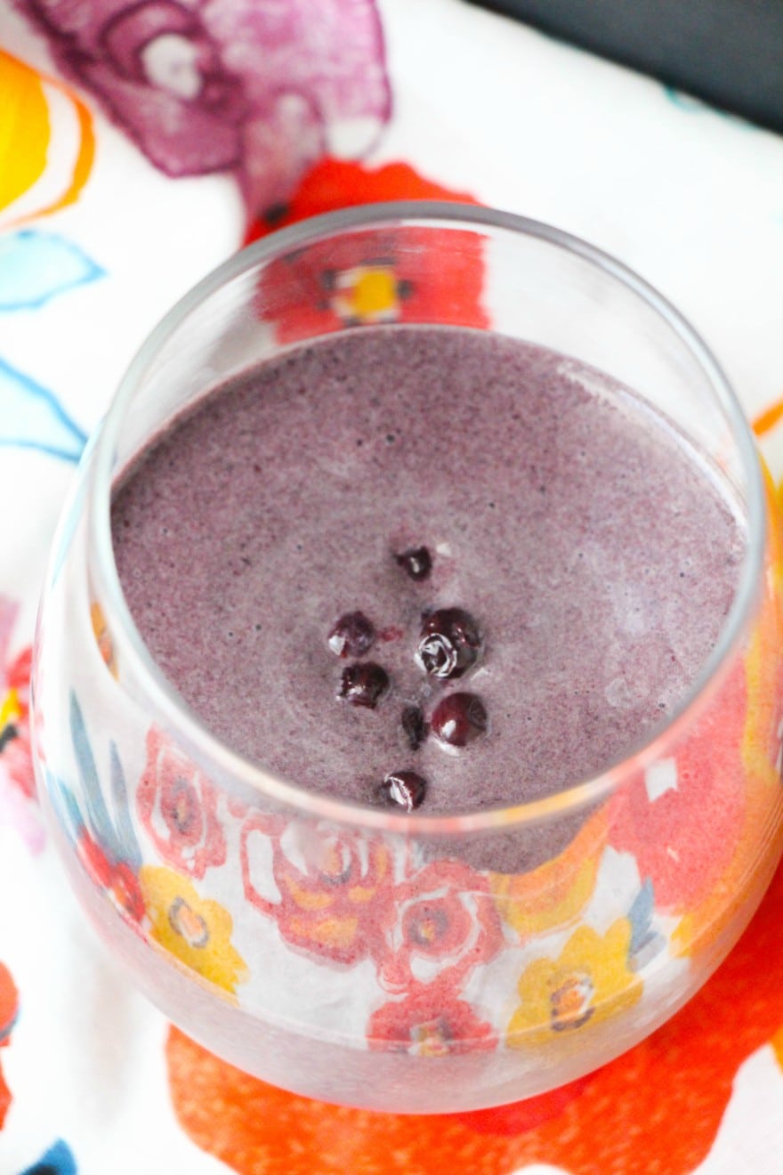 healthy blueberry spinach smoothie 
