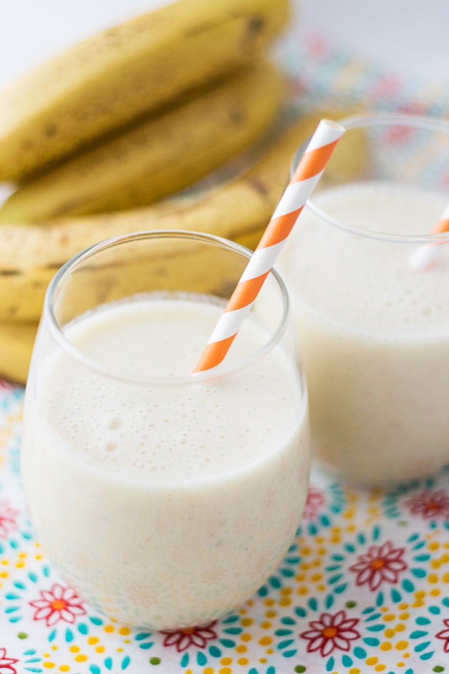 Banana Cinnamon Smoothie - a sweet, filling breakfast drink to boost your energy in the mornings!