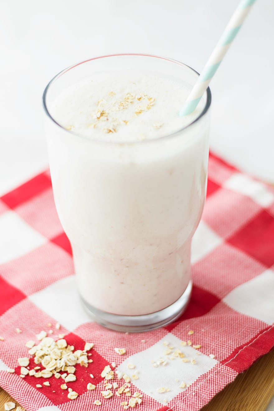This oatmeal raisin cookie smoothie tastes like your favorite cookie, but it's actually good for you!