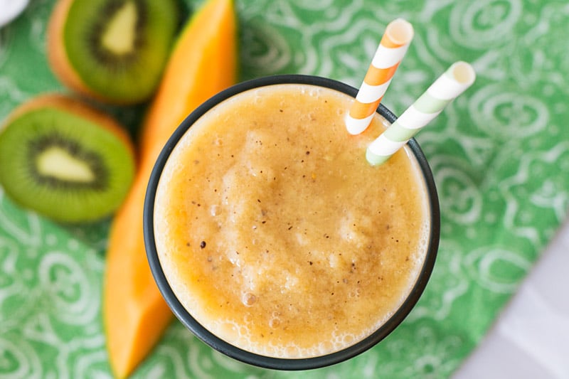 Smoothie with cantaloupe, kiwi and papaya