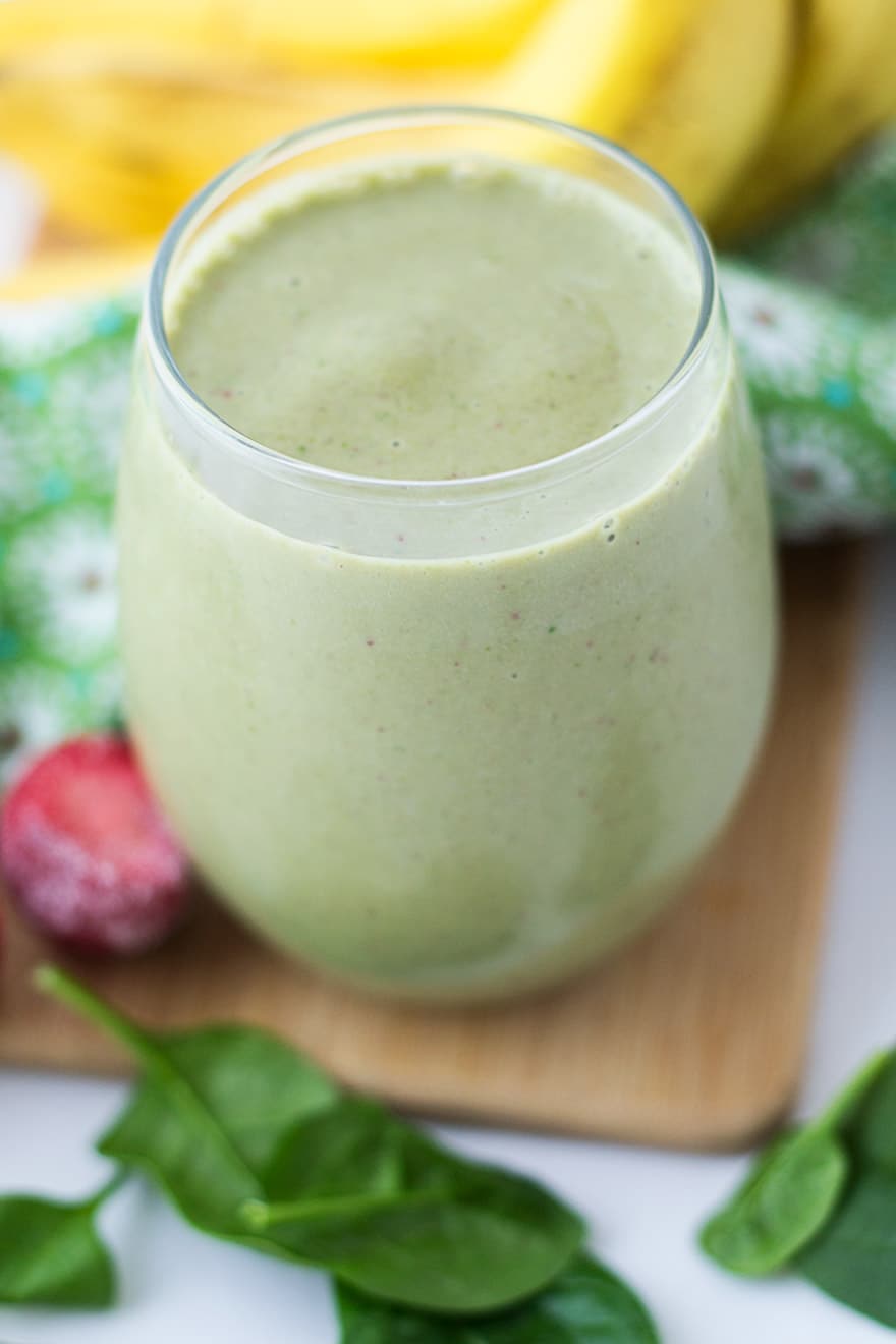 Strawberry Banana Green Smoothie - Daily Smoothie