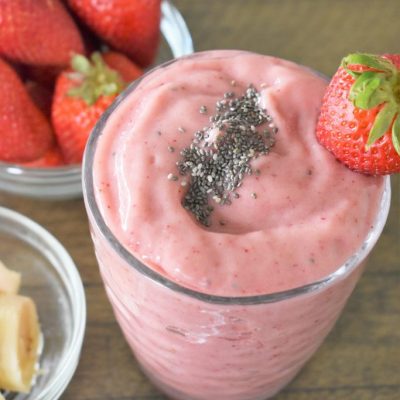 Strawberry Chia Smoothie [4 Simple Ingredients!]