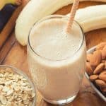 banana smoothie with almonds and oats