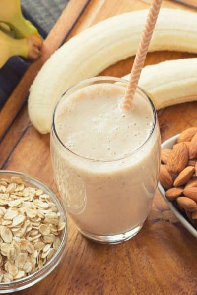 banana smoothie with almonds and oats