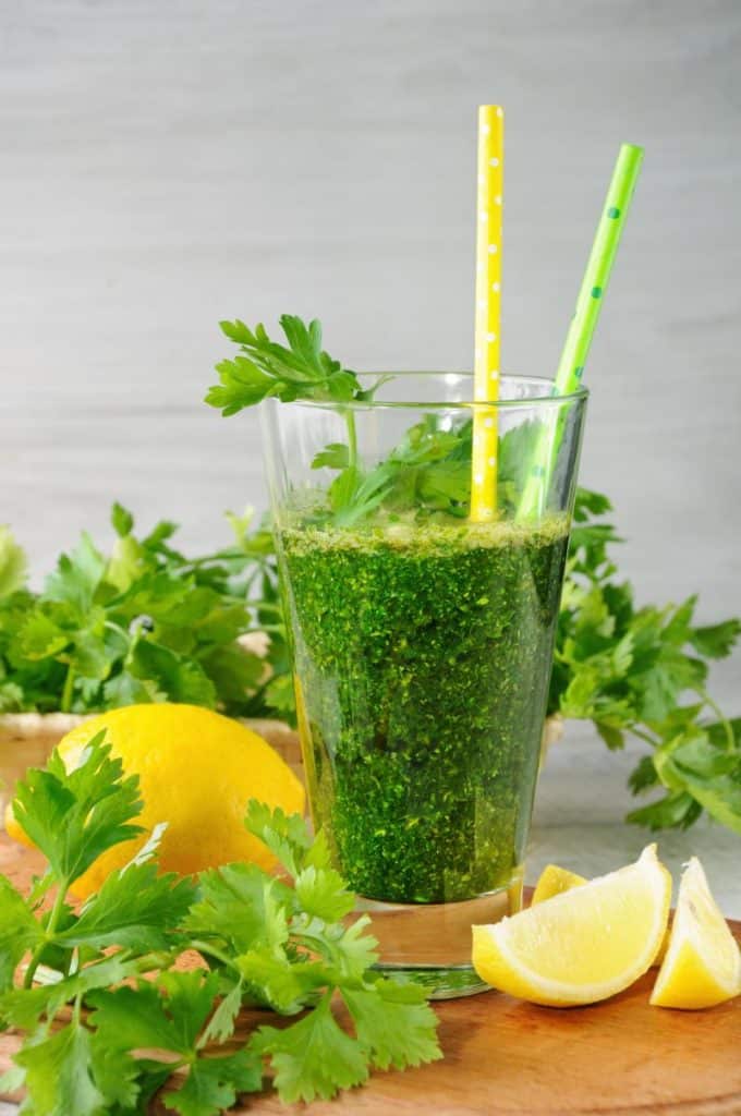 celery and parsley smoothie with lemon